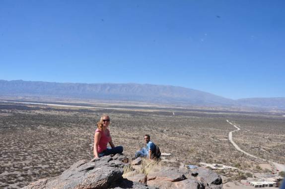 Admirando a região das ruínas de Quilmes, próximo à Cafayate - Argentina